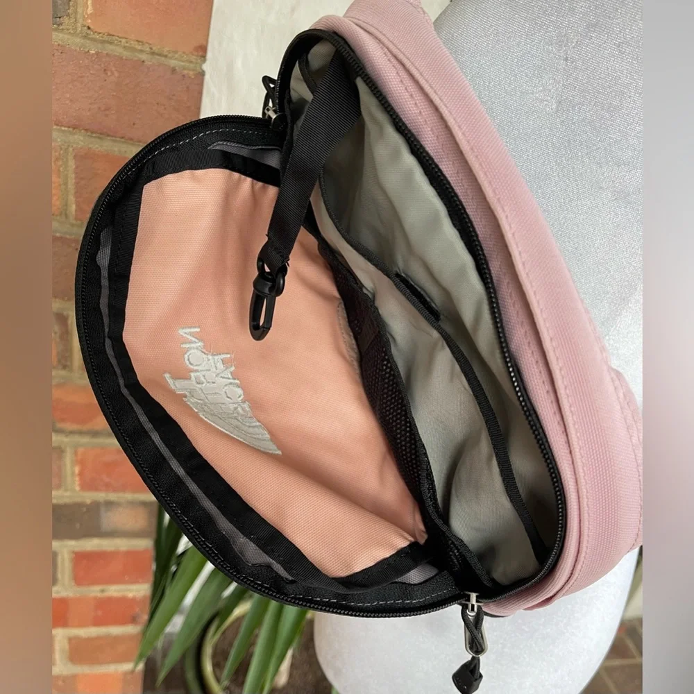 NORTH FACE ROO Fanny Crossbody Pack. Pink Excellent Condition see pictures! - Picture 5 of 6